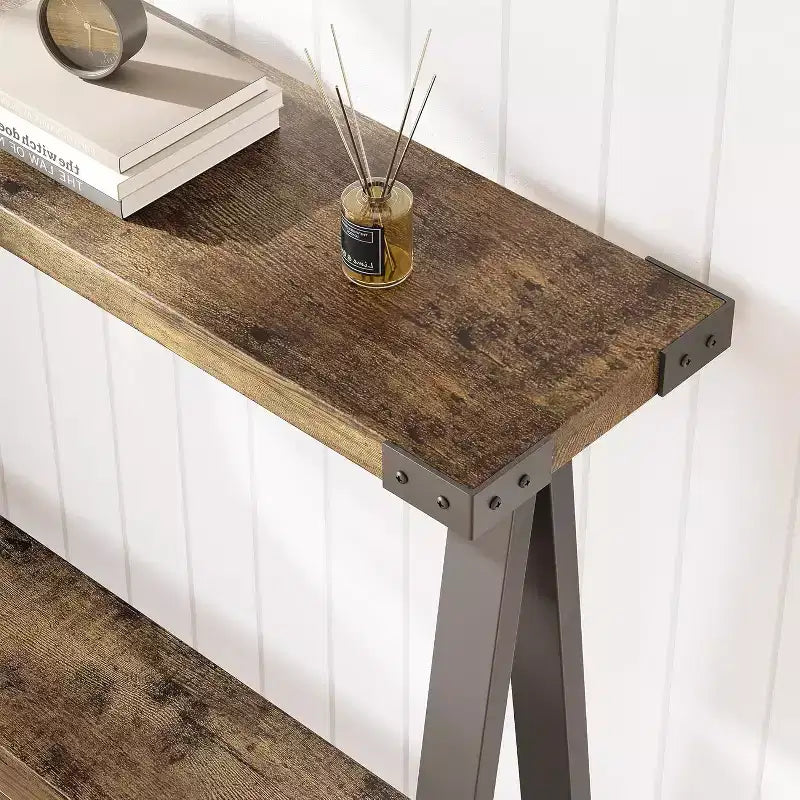 Console étroite avec 2 étagères - Cadre métallique en V, espace de rangement, design rustique - Parfaite comme table de canapé ou de couloir, dans le salon, le couloir, l'entrée