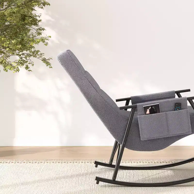 Fauteuil à bascule rembourré en tissu Teddy, fauteuil à bascule moderne avec appui-tête réglable et poches latérales amovibles