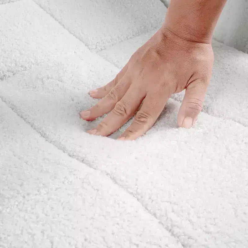 Fauteuil à bascule rembourré en tissu Teddy, fauteuil à bascule moderne avec appui-tête réglable et poches latérales amovibles
