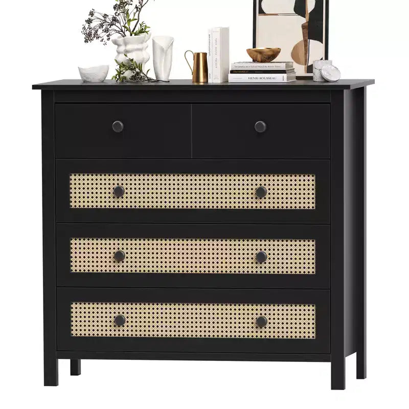 Commode à 4 tiroirs, design moderne en rotin avec compartiments de rangement en bois, idéale pour les salons, les entrées, les tables consoles, noire.