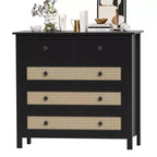 Commode à 4 tiroirs, design moderne en rotin avec compartiments de rangement en bois, idéale pour les salons, les entrées, les tables consoles, noire.